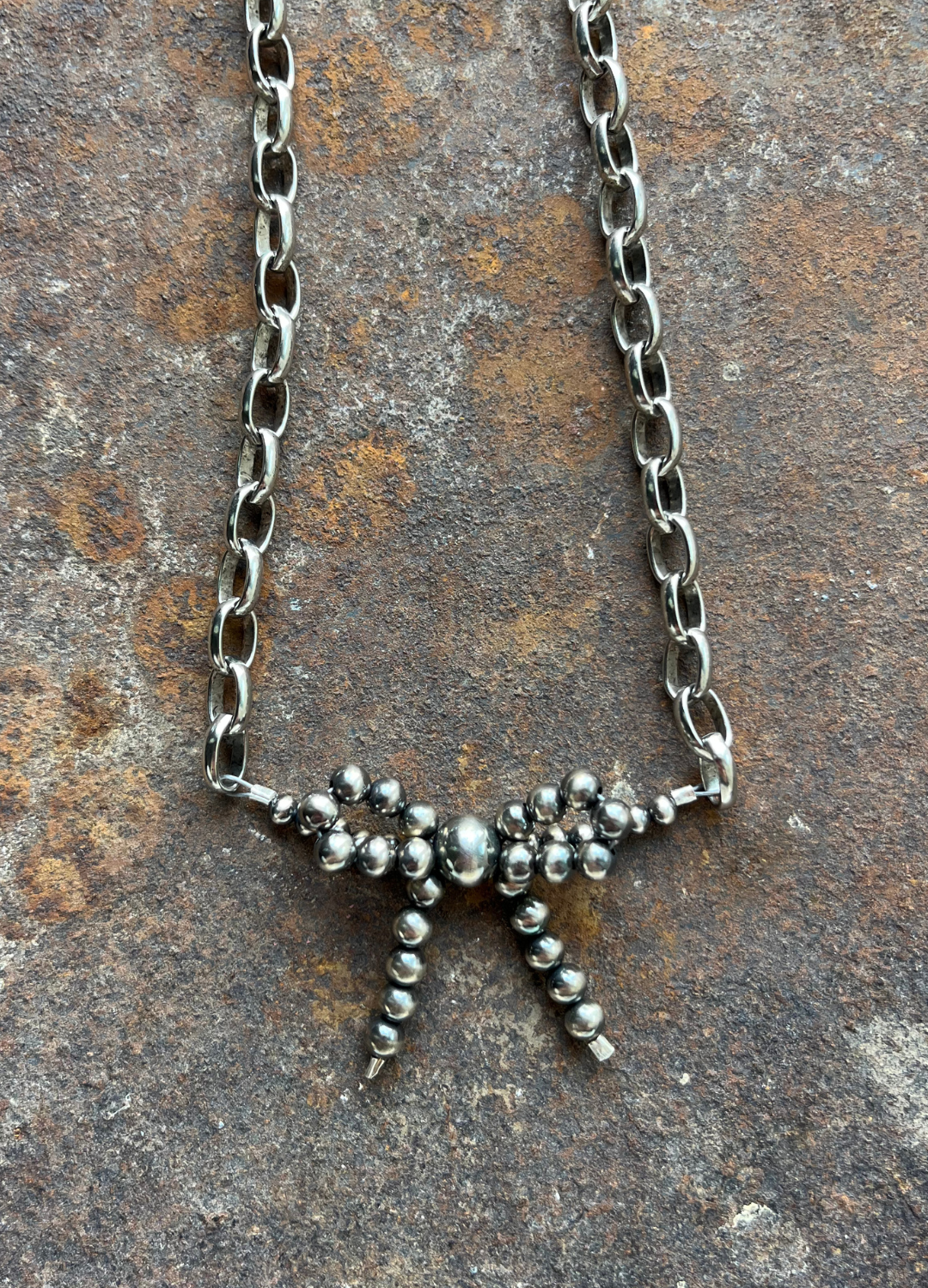 The Bow Chain Necklace