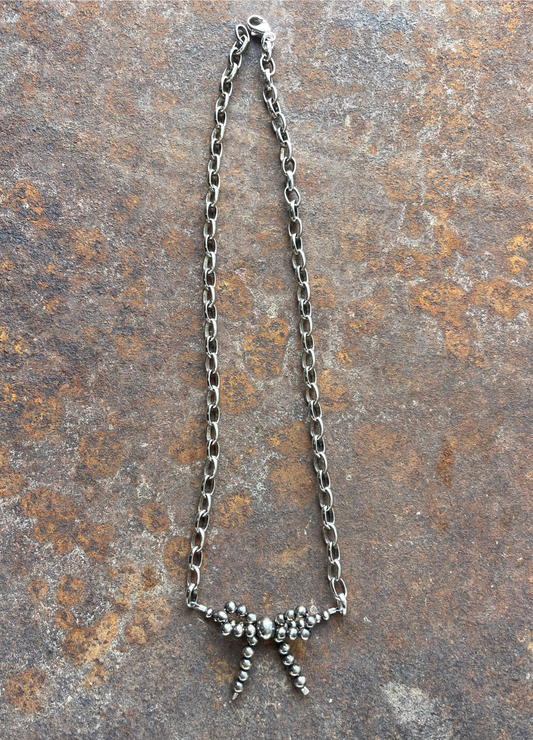 The Bow Chain Necklace